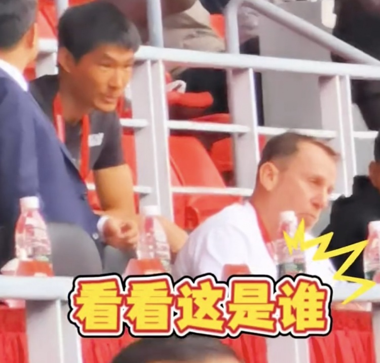 久爾杰維奇現(xiàn)身鹽城，現(xiàn)場(chǎng)觀看中國(guó)U22國(guó)足vs韓國(guó)