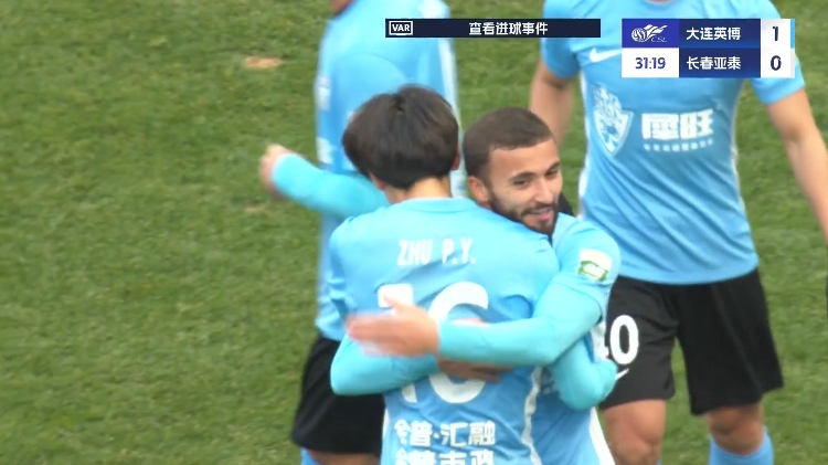 19歲朱鵬宇中超處子球！大連英博1-0領先長春亞泰，馬萊萊助攻