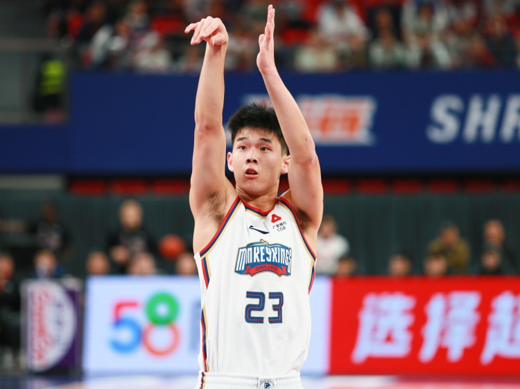 狀態(tài)可以！林葳半場8中5拿到13分1板1助