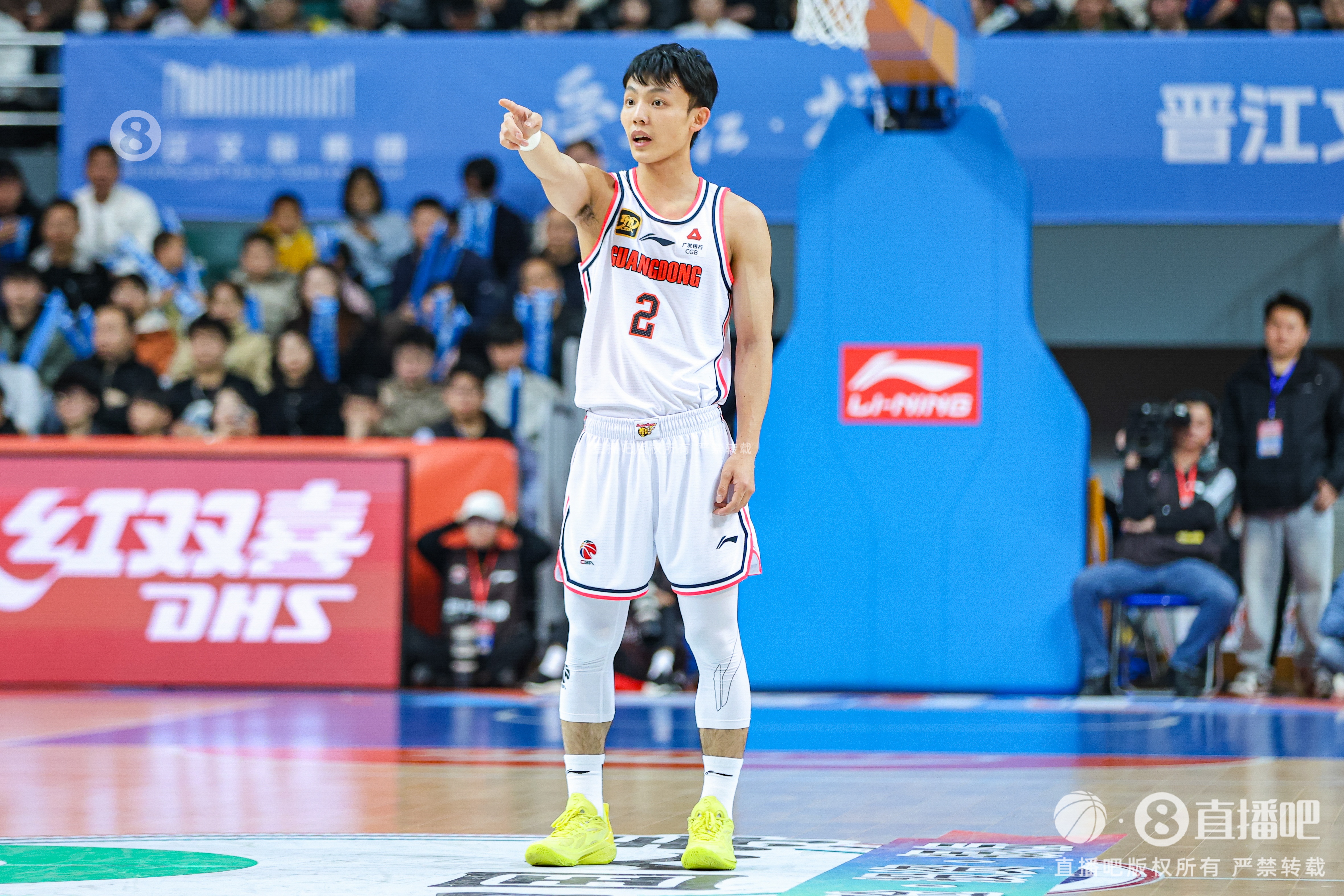 手熱！徐杰打滿首節(jié)5中4拿到10分2助 正負值+17