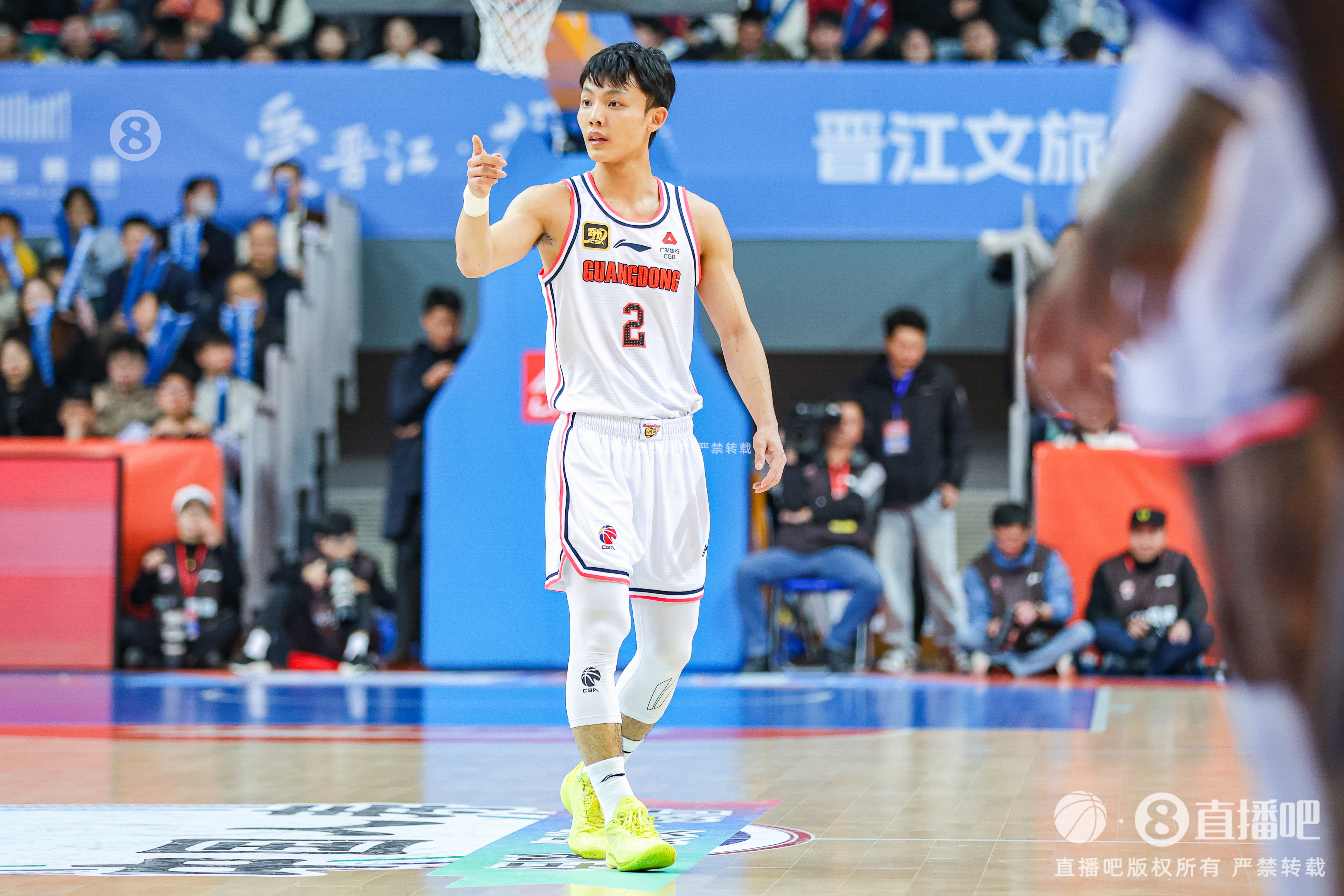 徐中鋒手感還沒開！徐杰半場12中4&三分7中2拿12分2前場板2助2斷