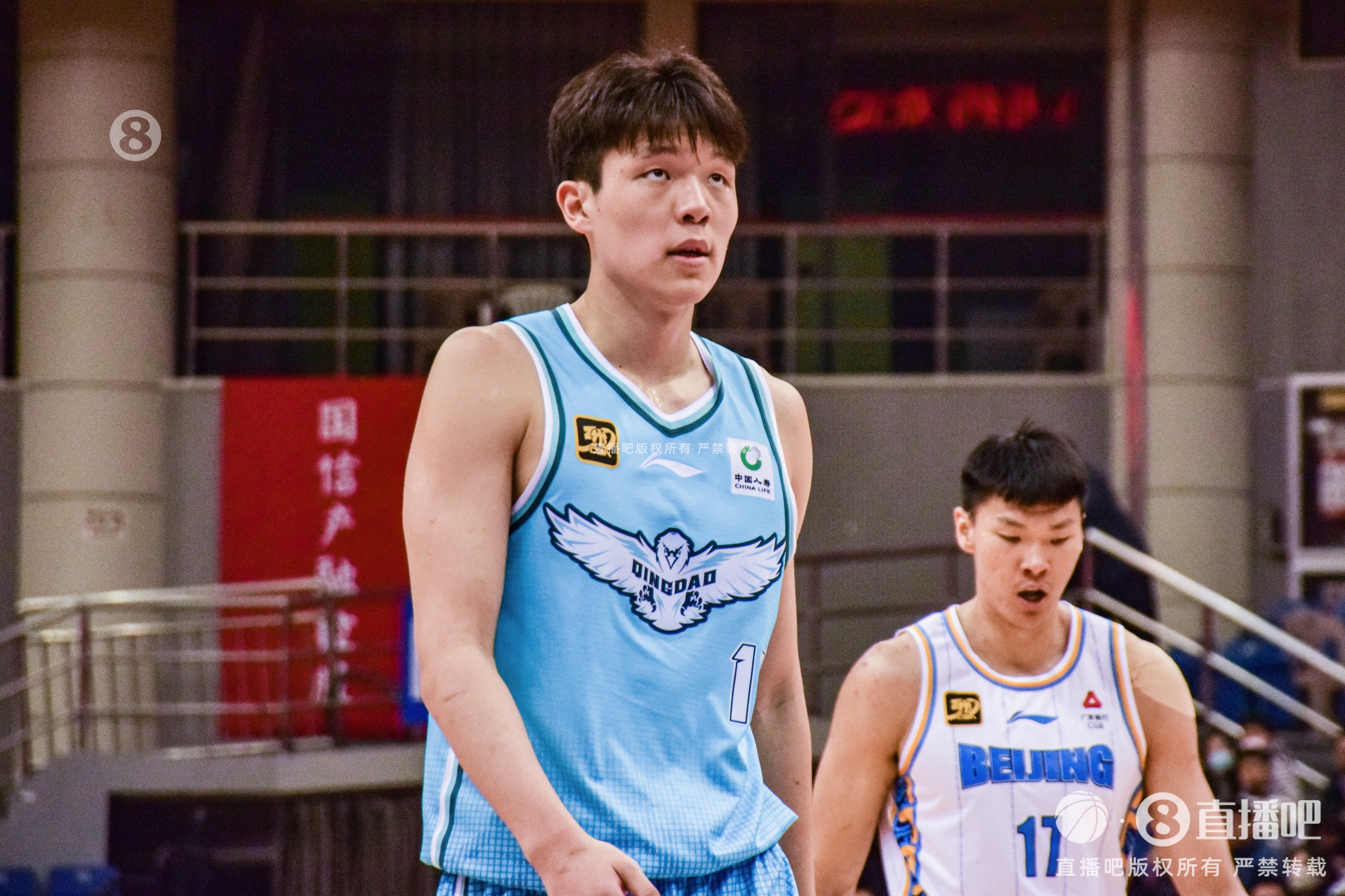 內(nèi)線攻防俱佳！楊瀚森半場10分鐘4中3砍9分11板&另有3斷2帽
